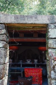 玉泉寺入口的石条刻字（拍摄：池志海/2012）