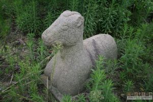 湖际郑涓墓前石羊（从南到北）（来源：严可清摄于2009年6月）