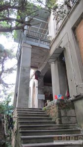 法国领事馆建筑正面阶梯（林陶江摄于2012年10月）