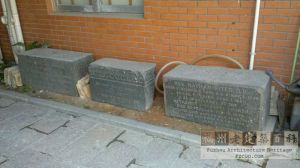 仓山区博物馆所藏的三块原在洋墓亭的传教士墓碑，分别为B. H. Marsh、H. W. Worley（华惠成）及其子、Nathan Sites（来源：牛冬摄于2011年5月）
